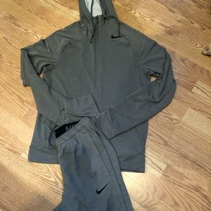 Nike joggers with matching zipper up sweatshirt